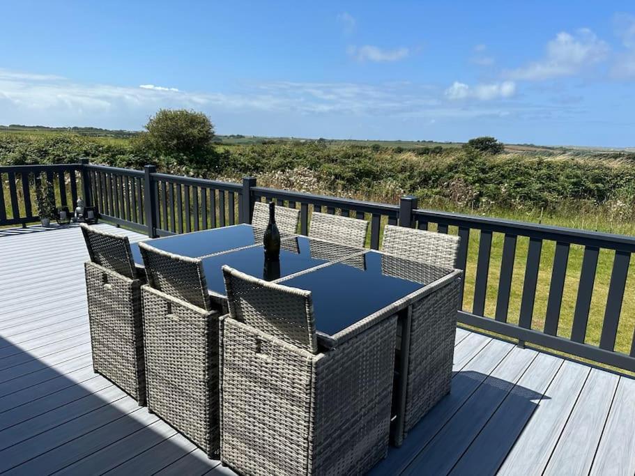 Modern Lodge With Amazing Views Newquay  Exterior photo