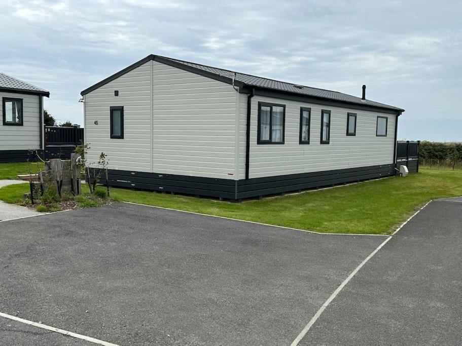 Modern Lodge With Amazing Views Newquay  Exterior photo